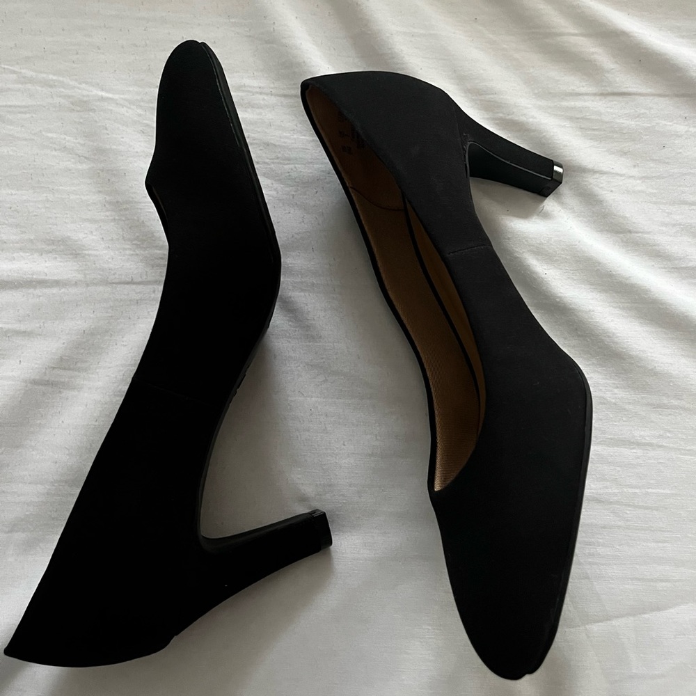 Women’s black heels